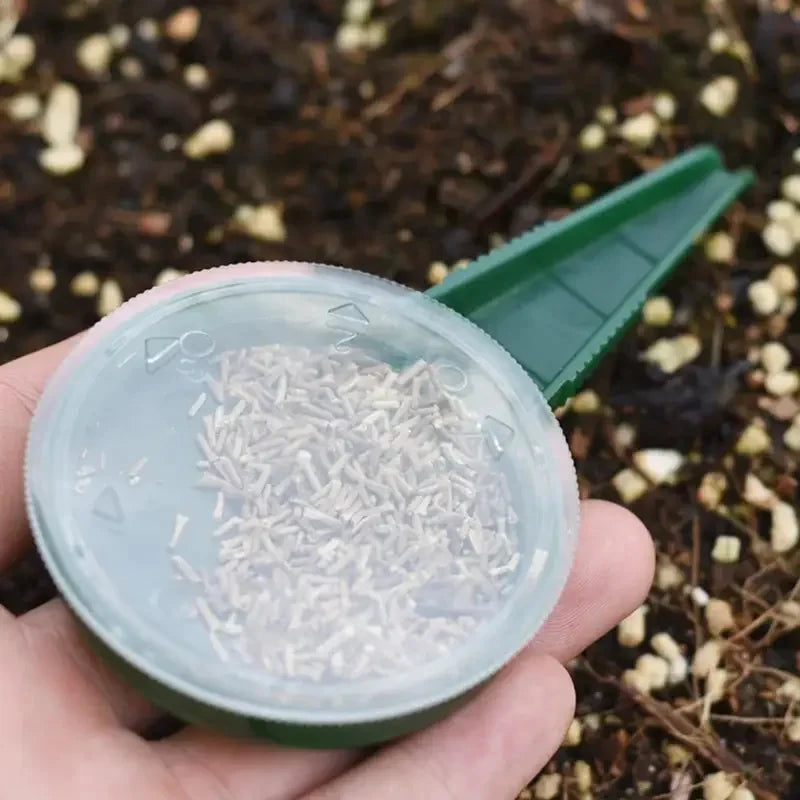 تعبئة البذور داخل موزّع البذور اليدوي | Filling seed into the handheld sower