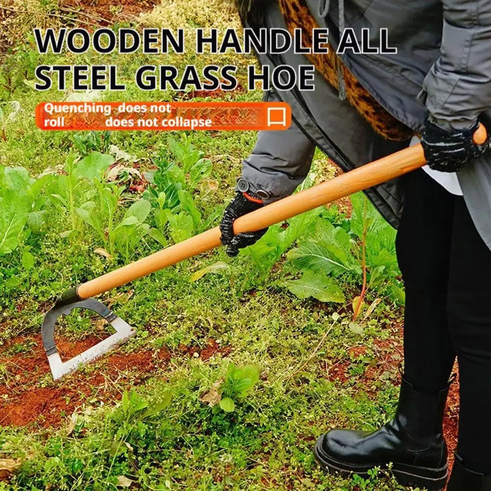 المعزقة المجوّفة ذات المقبض الخشبي أثناء العمل في الحديقة | The wooden-handled hollow hoe in use in the garden