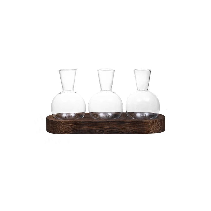 محطة إكثار زجاجية من ثلاثة أوعية على قاعدة خشبية — الطراز A | Three-vase glass propagation station on a wooden tray — style A