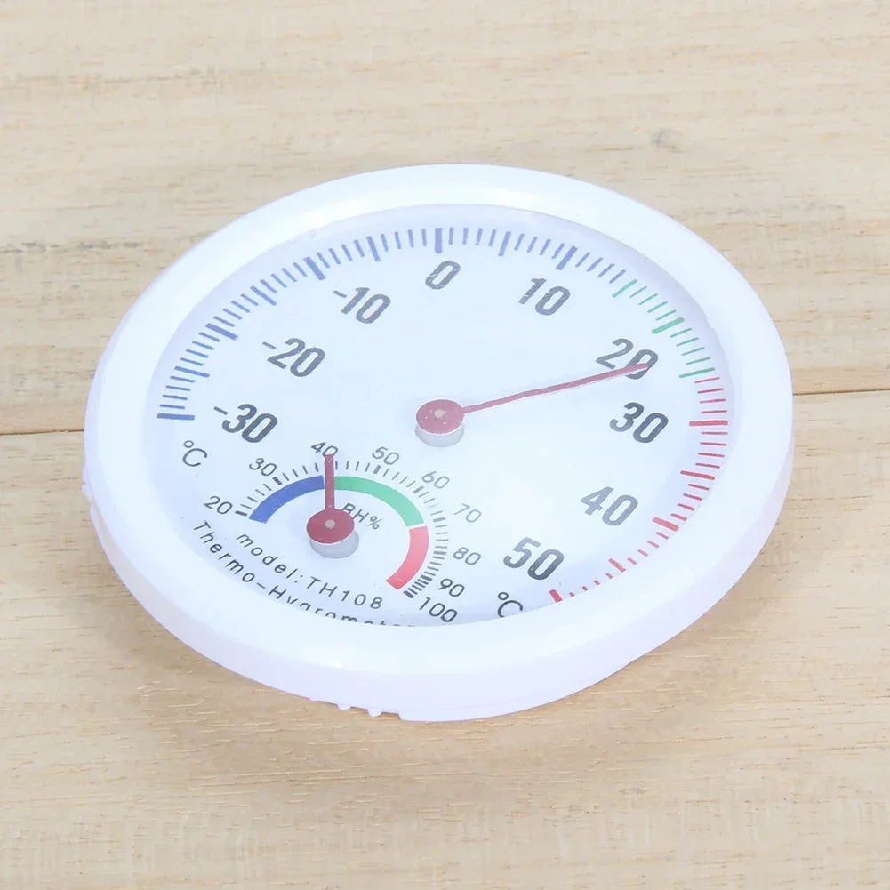 المقياس التناظري من زاوية جانبية يوضّح سمك الجسم | Side view of the analogue gauge showing the depth of the housing