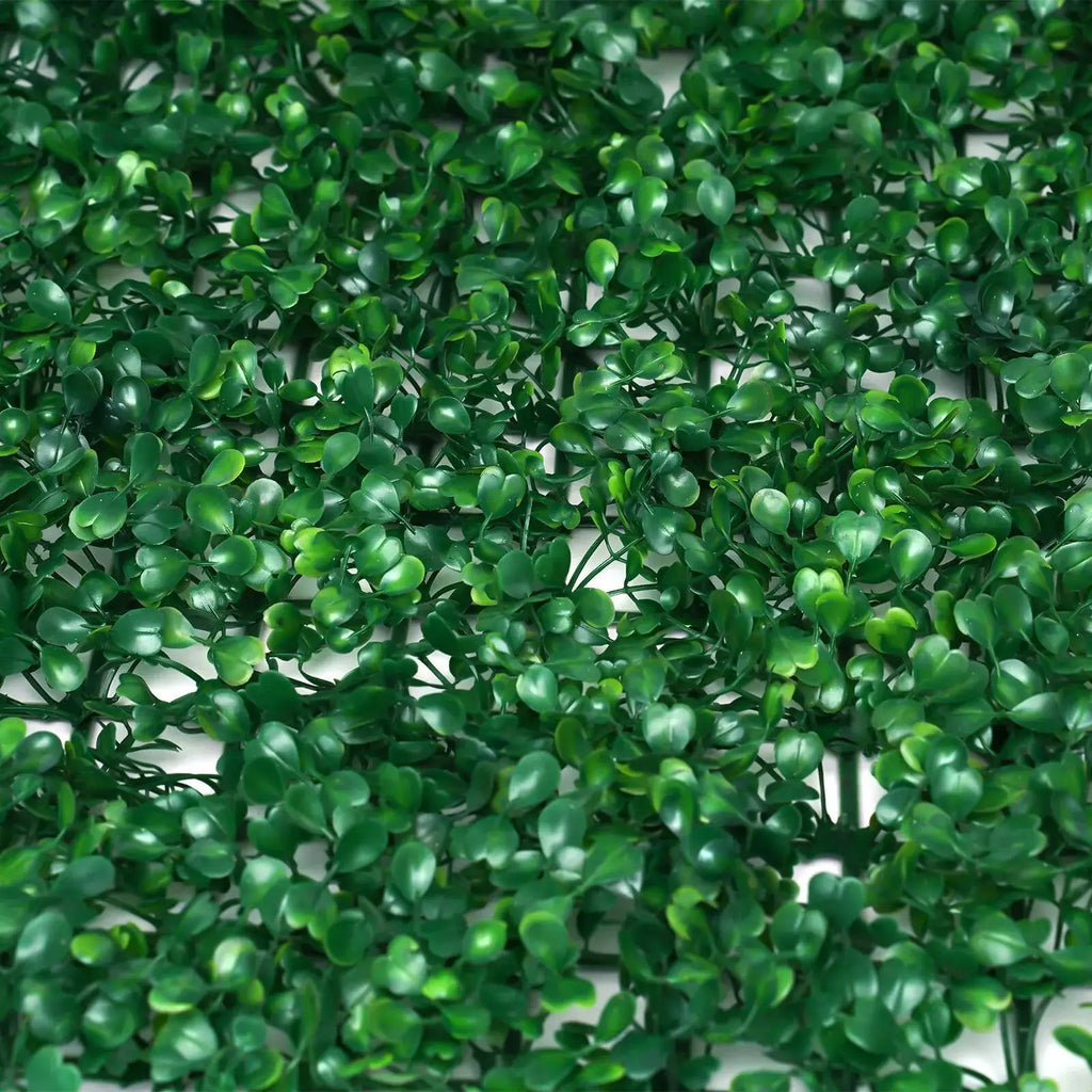 لوح الأوراق الصناعية مفروداً بالكامل | The artificial foliage panel laid out flat