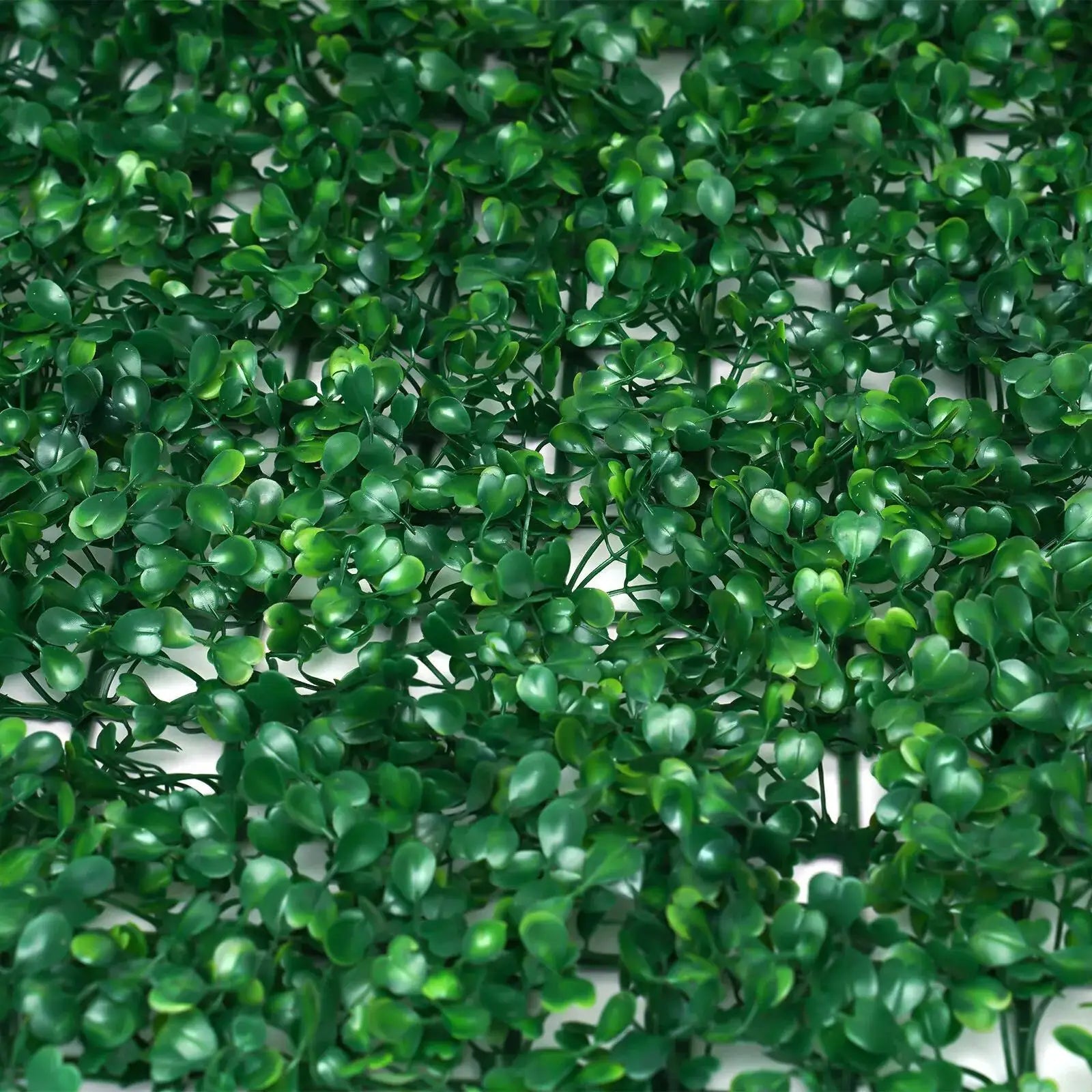 لوح الأوراق الصناعية مفروداً بالكامل | The artificial foliage panel laid out flat