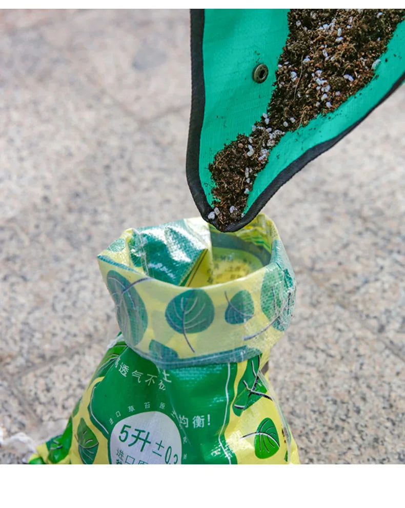 إعادة التربة الزائدة إلى الكيس من ركن الحصيرة | Pouring surplus soil back into the bag from the corner of the mat