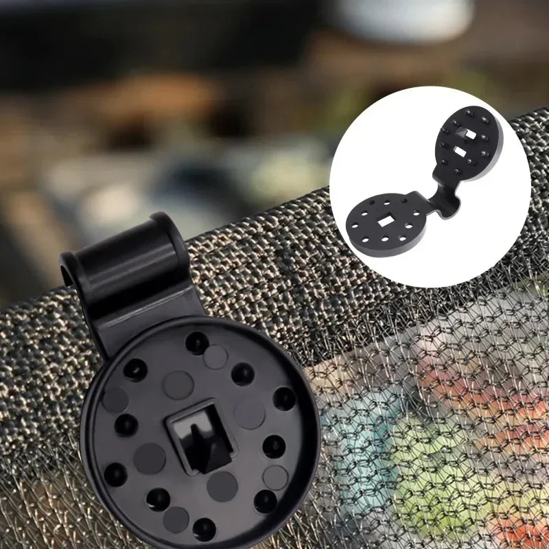 مشبك تثبيت أسود مركّب على شبك التظليل مع الحلقة | Black shade-cloth fixing clip mounted on netting, with grommet