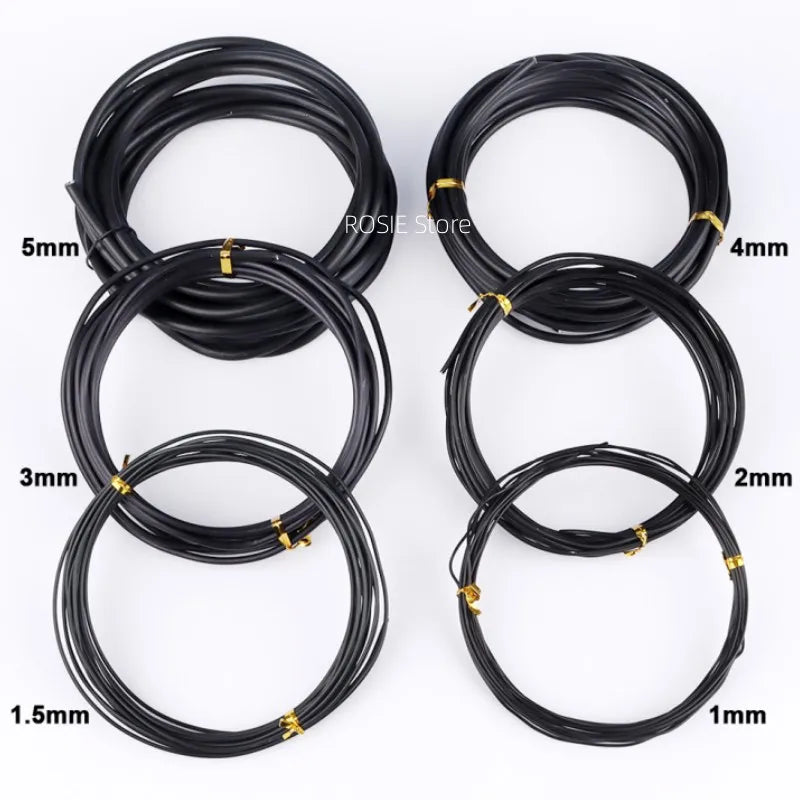 لفّات سلك الألمنيوم مع بيان الأقطار من 1 مم إلى 5 مم | Coils of aluminium wire showing diameters from 1 mm to 5 mm